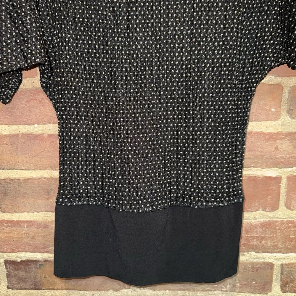 Chic Vinatge Black and‎ White Mesh top
